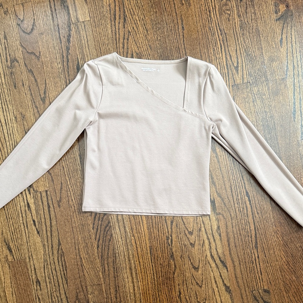 Abercrombie Women’s long sleeve top taupe